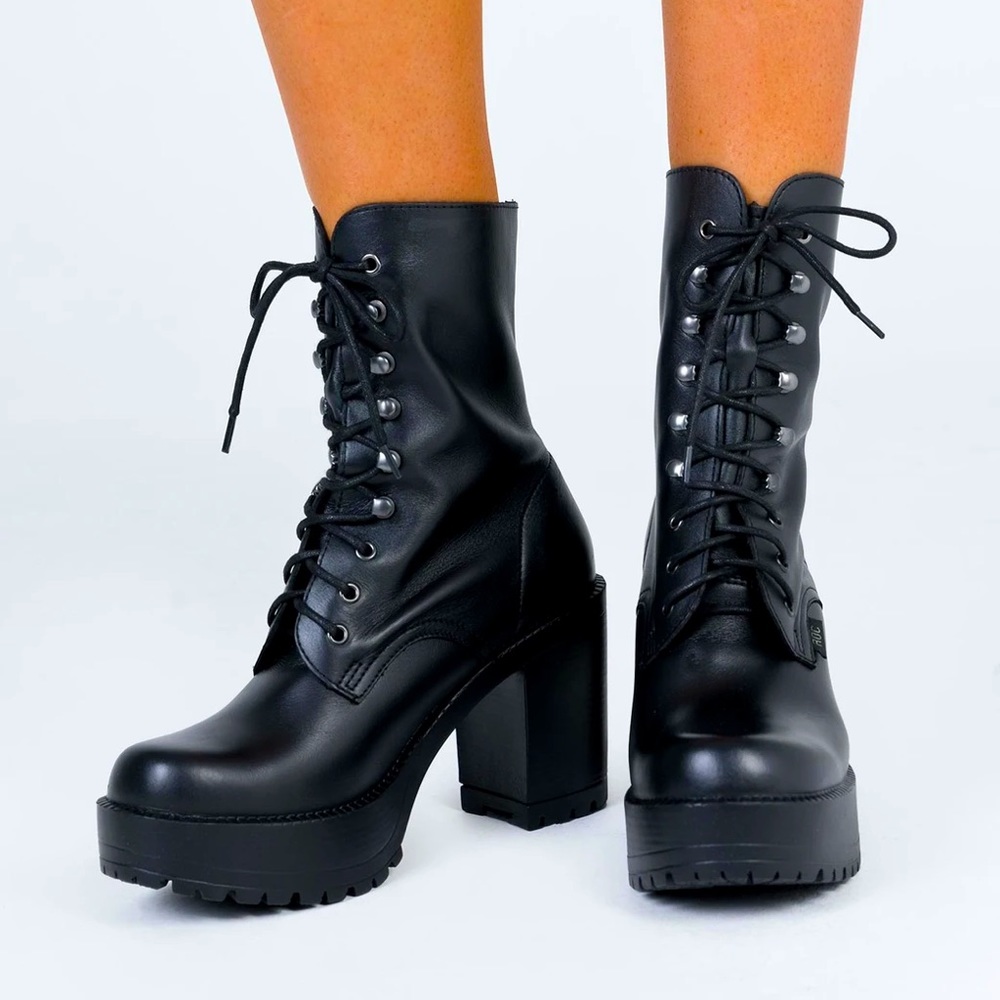 Women's Black Lace-Up Platform Heeled Boots